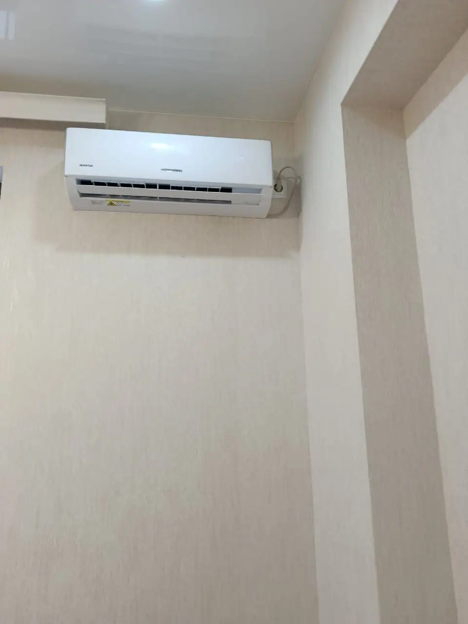 CityHandyman смонтировал внутренний блок кондиционера Hoffmann в коридоре в Тбилиси