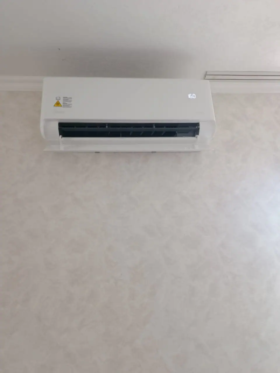 CityHandyman установил внутренний блок кондиционера Midea в спальне в Тбилиси